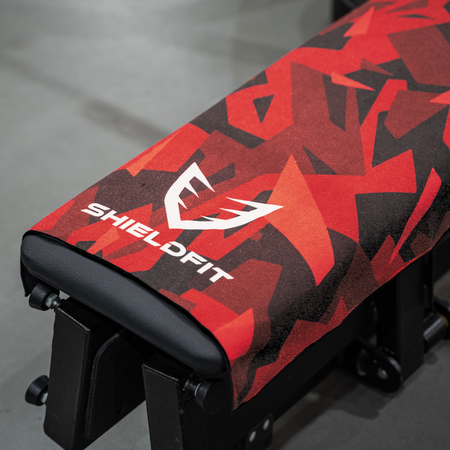 Classic Gym Towel - Black/Red